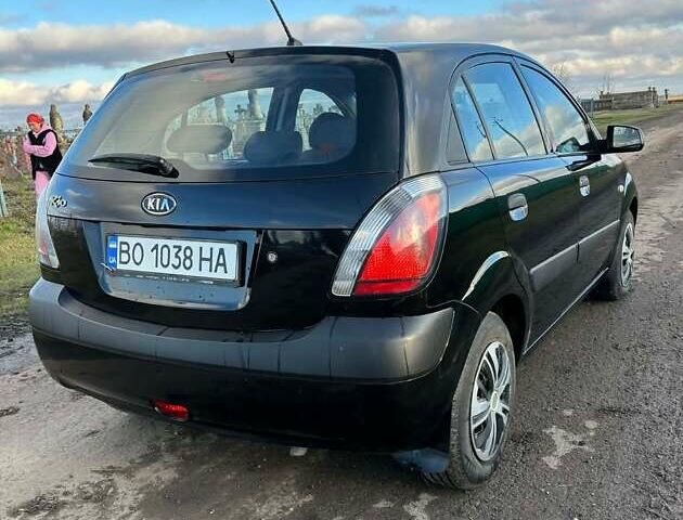 Черный Киа Рио, объемом двигателя 1.4 л и пробегом 220 тыс. км за 4399 $, фото 9 на Automoto.ua