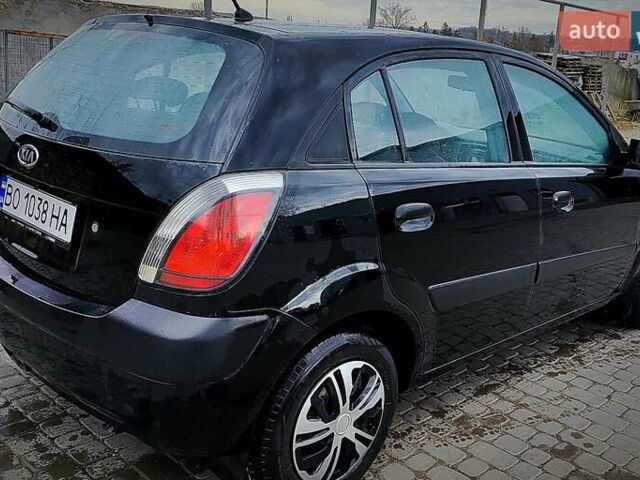 Черный Киа Рио, объемом двигателя 1.4 л и пробегом 218 тыс. км за 4600 $, фото 3 на Automoto.ua