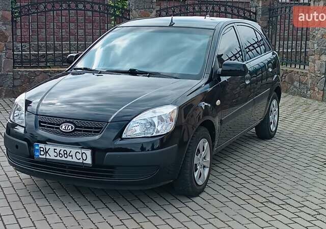 Чорний Кіа Ріо, об'ємом двигуна 1.4 л та пробігом 181 тис. км за 3850 $, фото 6 на Automoto.ua
