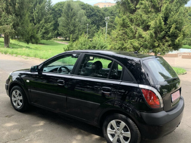 Черный Киа Рио, объемом двигателя 1.6 л и пробегом 228 тыс. км за 7100 $, фото 5 на Automoto.ua