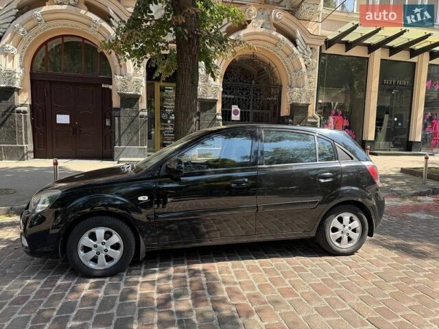 Черный Киа Рио, объемом двигателя 1.4 л и пробегом 245 тыс. км за 5800 $, фото 4 на Automoto.ua
