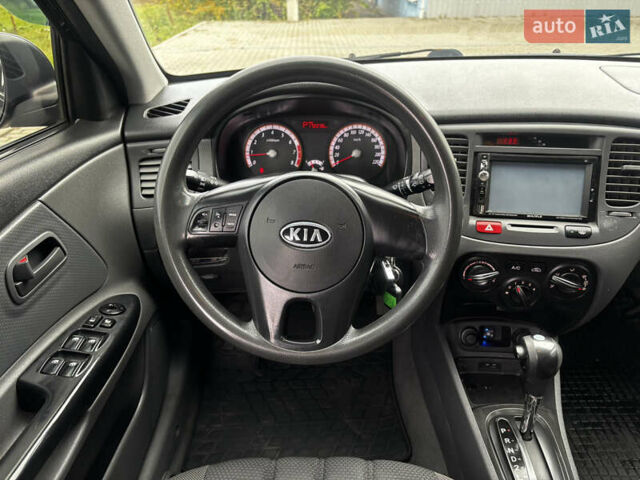 Черный Киа Рио, объемом двигателя 1.4 л и пробегом 172 тыс. км за 5700 $, фото 17 на Automoto.ua