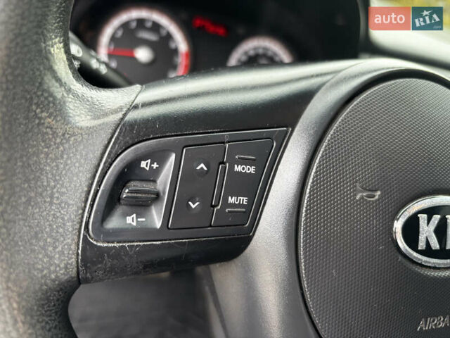 Черный Киа Рио, объемом двигателя 1.4 л и пробегом 172 тыс. км за 5700 $, фото 22 на Automoto.ua