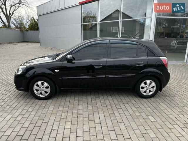 Черный Киа Рио, объемом двигателя 1.4 л и пробегом 172 тыс. км за 5700 $, фото 3 на Automoto.ua