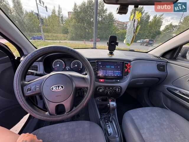 Чорний Кіа Ріо, об'ємом двигуна 1.4 л та пробігом 245 тис. км за 4750 $, фото 8 на Automoto.ua