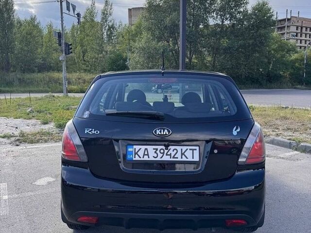 Чорний Кіа Ріо, об'ємом двигуна 1.4 л та пробігом 245 тис. км за 4750 $, фото 2 на Automoto.ua