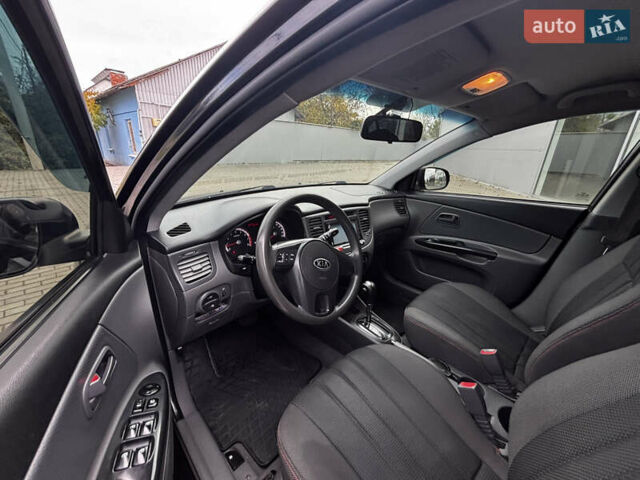 Черный Киа Рио, объемом двигателя 1.4 л и пробегом 172 тыс. км за 5700 $, фото 14 на Automoto.ua