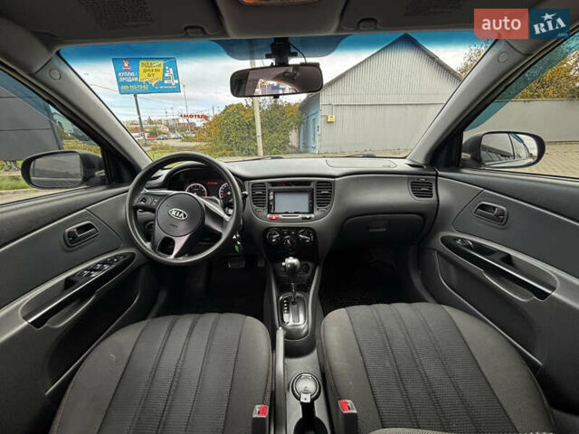 Черный Киа Рио, объемом двигателя 1.4 л и пробегом 172 тыс. км за 5700 $, фото 16 на Automoto.ua