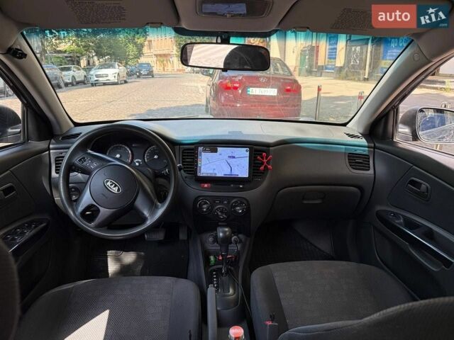 Черный Киа Рио, объемом двигателя 1.4 л и пробегом 245 тыс. км за 5800 $, фото 7 на Automoto.ua