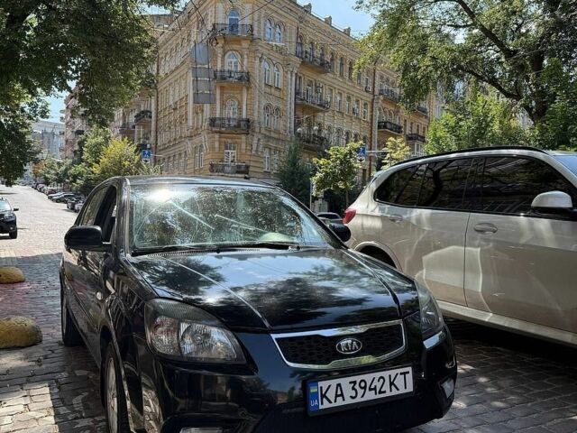 Черный Киа Рио, объемом двигателя 1.4 л и пробегом 245 тыс. км за 5800 $, фото 2 на Automoto.ua
