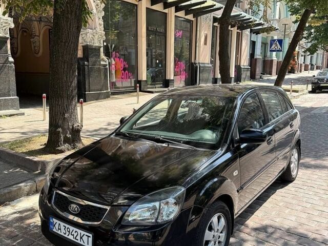 Черный Киа Рио, объемом двигателя 1.4 л и пробегом 245 тыс. км за 5800 $, фото 3 на Automoto.ua