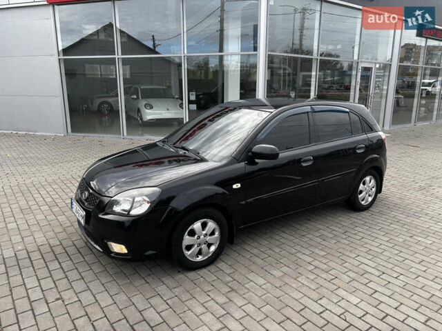 Черный Киа Рио, объемом двигателя 1.4 л и пробегом 172 тыс. км за 5700 $, фото 2 на Automoto.ua