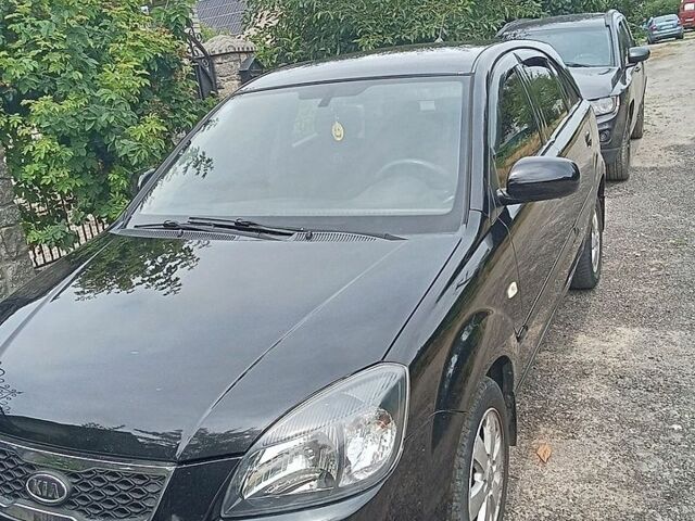 Чорний Кіа Ріо, об'ємом двигуна 1.4 л та пробігом 273 тис. км за 5700 $, фото 1 на Automoto.ua