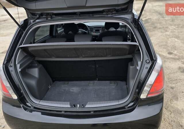 Черный Киа Рио, объемом двигателя 1.4 л и пробегом 136 тыс. км за 4499 $, фото 13 на Automoto.ua