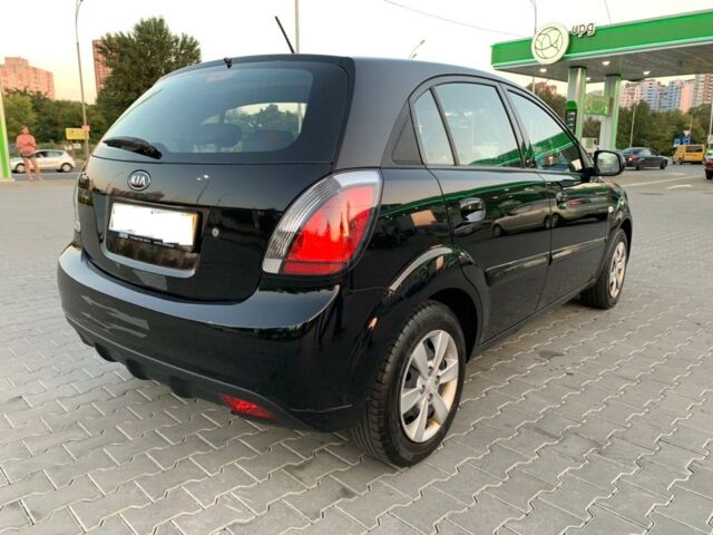 Черный Киа Рио, объемом двигателя 1.4 л и пробегом 200 тыс. км за 6300 $, фото 6 на Automoto.ua