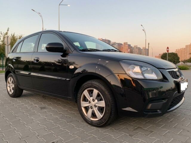 Черный Киа Рио, объемом двигателя 1.4 л и пробегом 200 тыс. км за 6300 $, фото 8 на Automoto.ua
