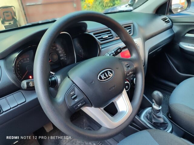 Черный Киа Рио, объемом двигателя 1.4 л и пробегом 41 тыс. км за 8200 $, фото 18 на Automoto.ua