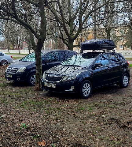 Чорний Кіа Ріо, об'ємом двигуна 1.6 л та пробігом 17600 тис. км за 7300 $, фото 1 на Automoto.ua