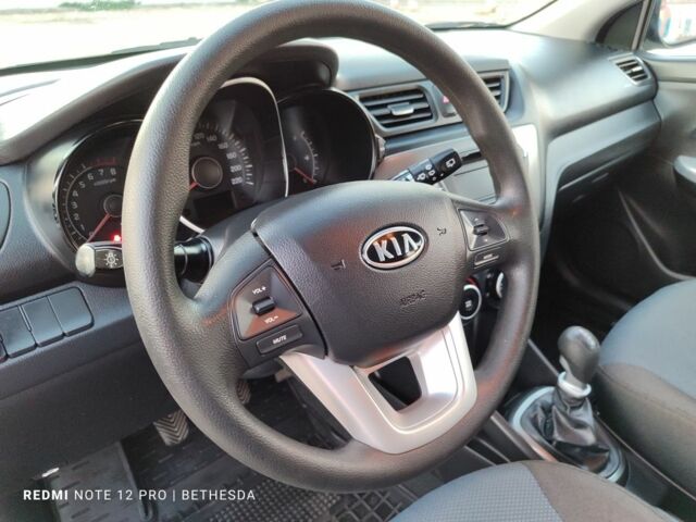 Черный Киа Рио, объемом двигателя 1.4 л и пробегом 41 тыс. км за 8200 $, фото 15 на Automoto.ua