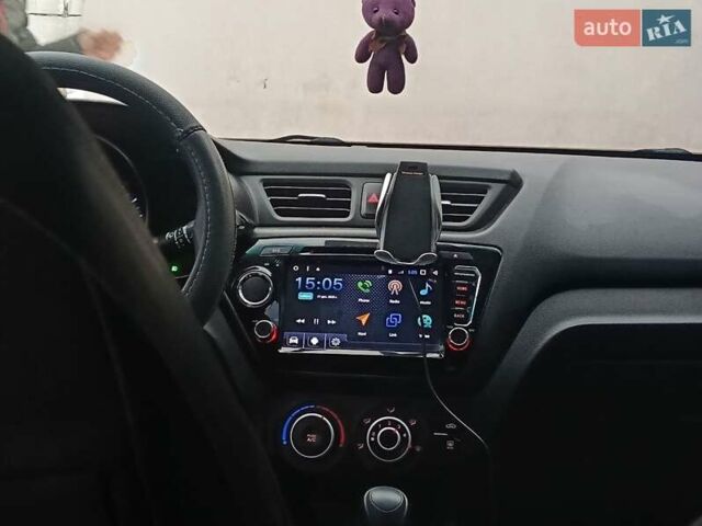 Чорний Кіа Ріо, об'ємом двигуна 1.6 л та пробігом 157 тис. км за 8300 $, фото 9 на Automoto.ua