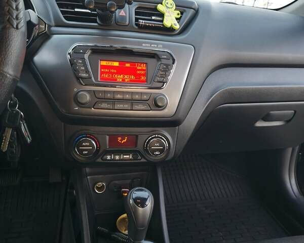 Черный Киа Рио, объемом двигателя 1.59 л и пробегом 137 тыс. км за 7750 $, фото 7 на Automoto.ua