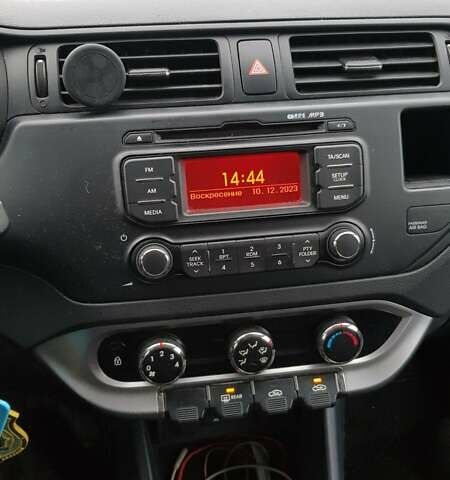 Чорний Кіа Ріо, об'ємом двигуна 1.1 л та пробігом 143 тис. км за 6830 $, фото 7 на Automoto.ua