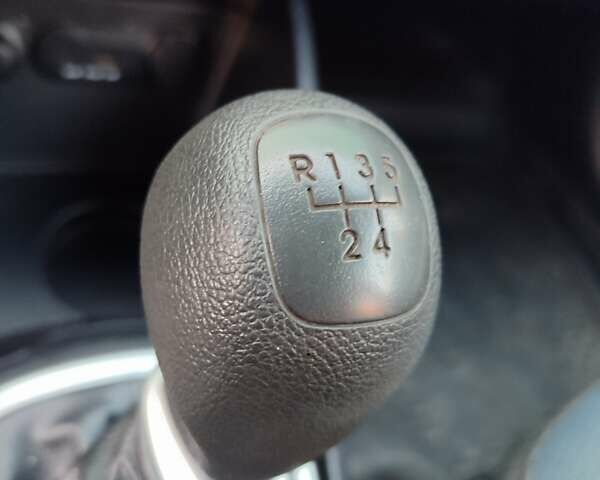 Чорний Кіа Ріо, об'ємом двигуна 1.4 л та пробігом 42 тис. км за 8200 $, фото 33 на Automoto.ua