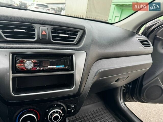 Черный Киа Рио, объемом двигателя 1.4 л и пробегом 125 тыс. км за 6000 $, фото 13 на Automoto.ua