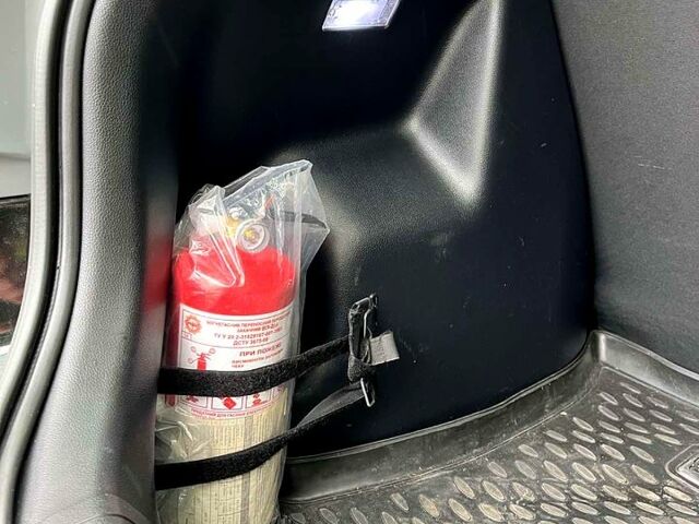 Чорний Кіа Ріо, об'ємом двигуна 1.6 л та пробігом 17600 тис. км за 7300 $, фото 9 на Automoto.ua