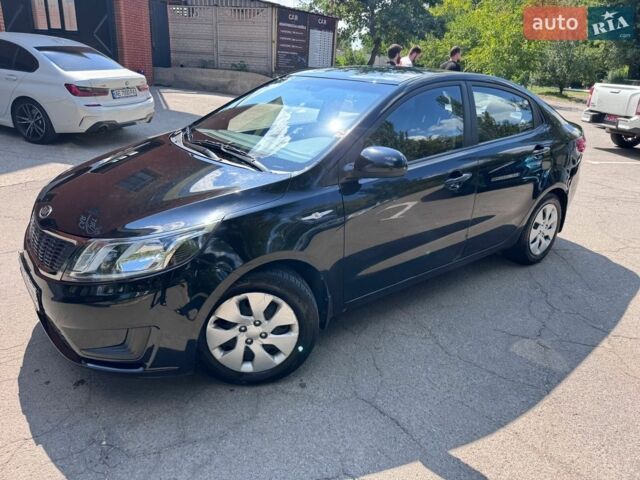 Чорний Кіа Ріо, об'ємом двигуна 1.4 л та пробігом 53 тис. км за 8501 $, фото 3 на Automoto.ua