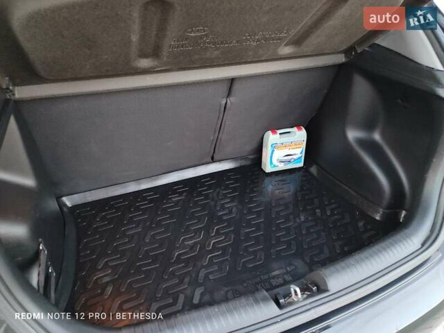 Чорний Кіа Ріо, об'ємом двигуна 1.4 л та пробігом 41 тис. км за 8500 $, фото 44 на Automoto.ua
