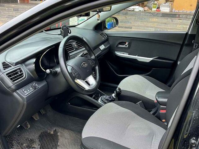 Чорний Кіа Ріо, об'ємом двигуна 1.6 л та пробігом 17600 тис. км за 7300 $, фото 4 на Automoto.ua