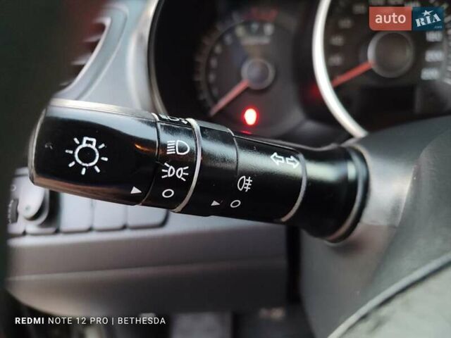 Чорний Кіа Ріо, об'ємом двигуна 1.4 л та пробігом 41 тис. км за 8500 $, фото 35 на Automoto.ua