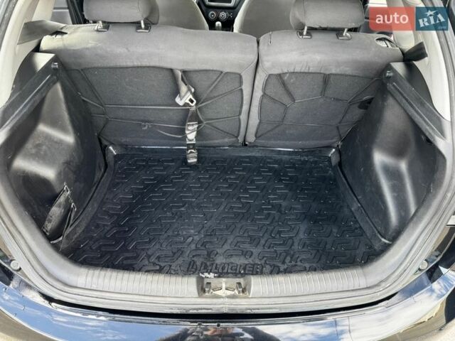 Черный Киа Рио, объемом двигателя 1.4 л и пробегом 125 тыс. км за 6000 $, фото 11 на Automoto.ua