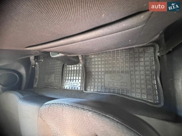 Чорний Кіа Ріо, об'ємом двигуна 1.4 л та пробігом 53 тис. км за 8501 $, фото 10 на Automoto.ua