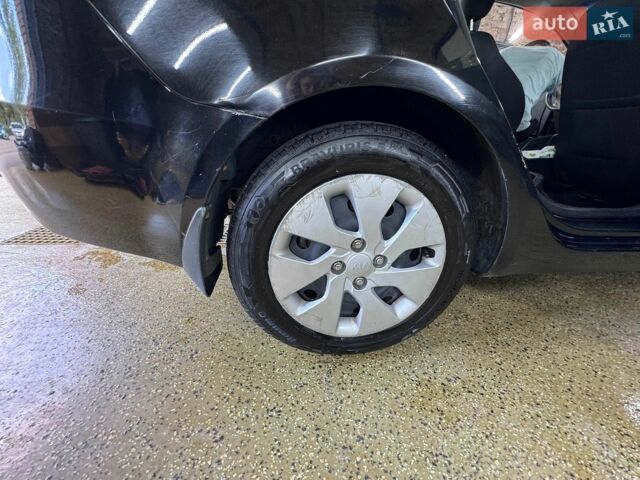 Чорний Кіа Ріо, об'ємом двигуна 1.4 л та пробігом 53 тис. км за 8501 $, фото 4 на Automoto.ua