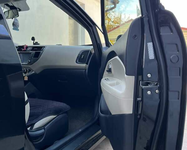 Черный Киа Рио, объемом двигателя 1.6 л и пробегом 280 тыс. км за 7700 $, фото 6 на Automoto.ua