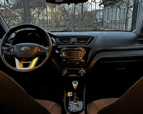 Черный Киа Рио, объемом двигателя 1.6 л и пробегом 162 тыс. км за 7000 $, фото 5 на Automoto.ua