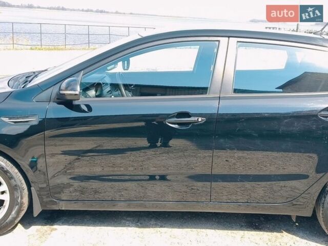 Черный Киа Рио, объемом двигателя 1.59 л и пробегом 62 тыс. км за 9000 $, фото 1 на Automoto.ua
