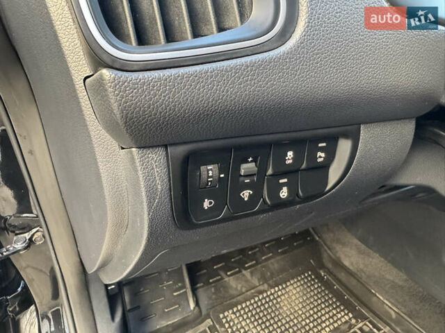 Черный Киа Рио, объемом двигателя 1.4 л и пробегом 159 тыс. км за 11500 $, фото 16 на Automoto.ua