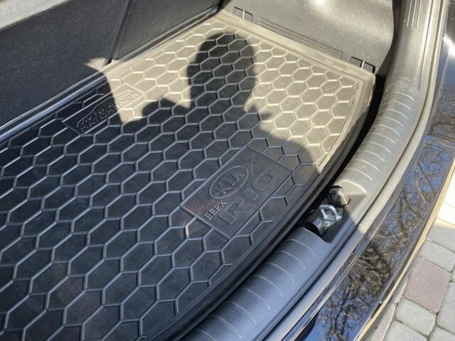 Черный Киа Рио, объемом двигателя 1.4 л и пробегом 87 тыс. км за 288 $, фото 5 на Automoto.ua