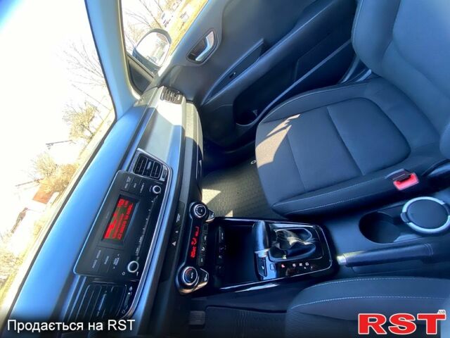 Чорний Кіа Ріо, об'ємом двигуна 1.4 л та пробігом 89 тис. км за 12700 $, фото 5 на Automoto.ua