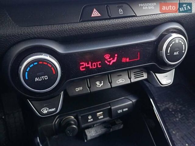 Чорний Кіа Ріо, об'ємом двигуна 1.37 л та пробігом 63 тис. км за 13150 $, фото 15 на Automoto.ua