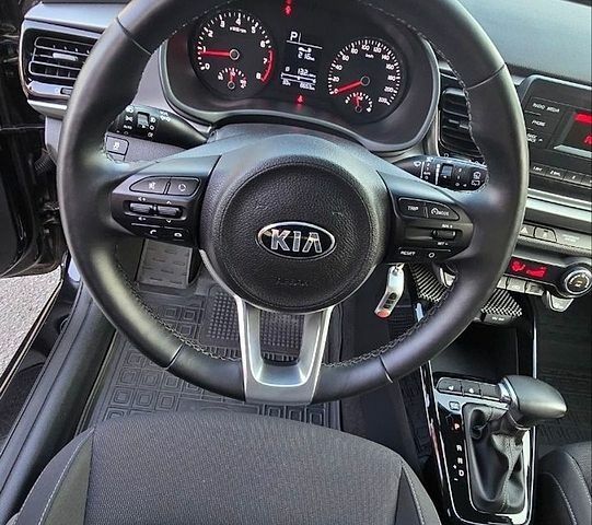 Черный Киа Рио, объемом двигателя 1.4 л и пробегом 6 тыс. км за 15300 $, фото 13 на Automoto.ua