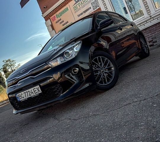 Чорний Кіа Ріо, об'ємом двигуна 1.37 л та пробігом 67 тис. км за 14999 $, фото 2 на Automoto.ua