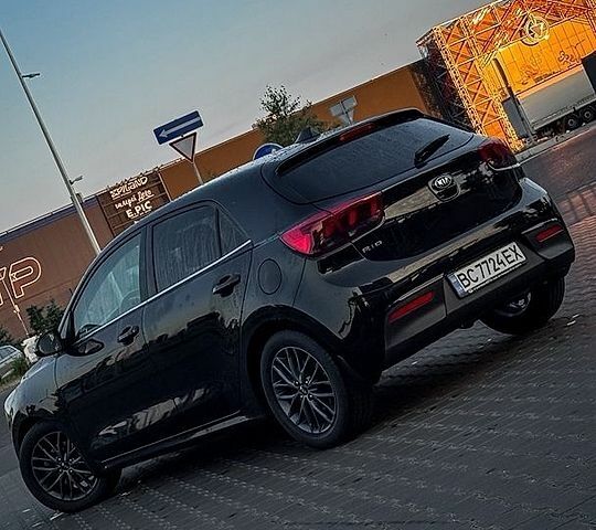 Чорний Кіа Ріо, об'ємом двигуна 1.37 л та пробігом 67 тис. км за 14750 $, фото 6 на Automoto.ua