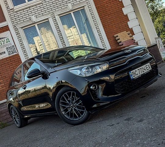 Чорний Кіа Ріо, об'ємом двигуна 1.37 л та пробігом 67 тис. км за 14999 $, фото 4 на Automoto.ua