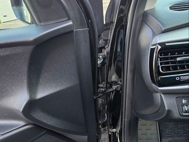 Чорний Кіа Ріо, об'ємом двигуна 1.4 л та пробігом 8 тис. км за 13999 $, фото 18 на Automoto.ua