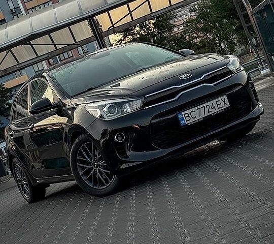 Чорний Кіа Ріо, об'ємом двигуна 1.37 л та пробігом 67 тис. км за 14750 $, фото 5 на Automoto.ua