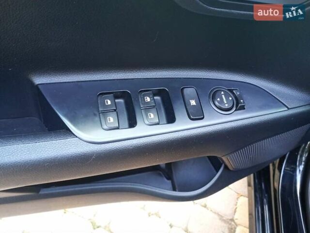 Чорний Кіа Ріо, об'ємом двигуна 1.37 л та пробігом 63 тис. км за 13150 $, фото 16 на Automoto.ua